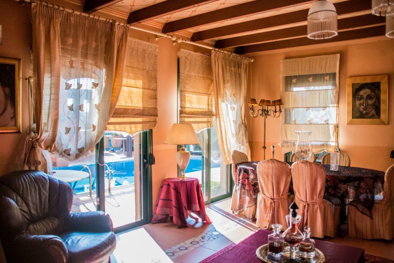 4-Seasons Pool Villa Near Meteora ตริกาลา ภายนอก รูปภาพ